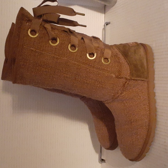 UGG women's lace-up bow boot - Picture 3 of 10